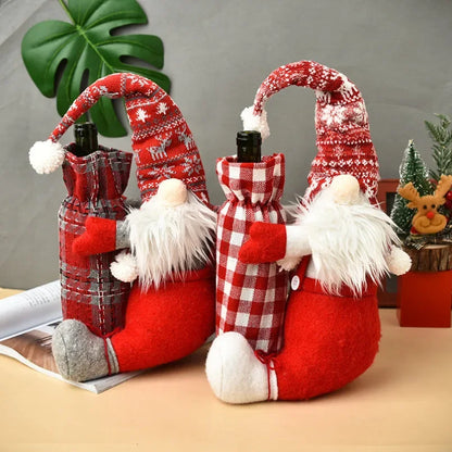 Funda para botella de vino con gnomo navideño - Decoración a cuadros y regalo