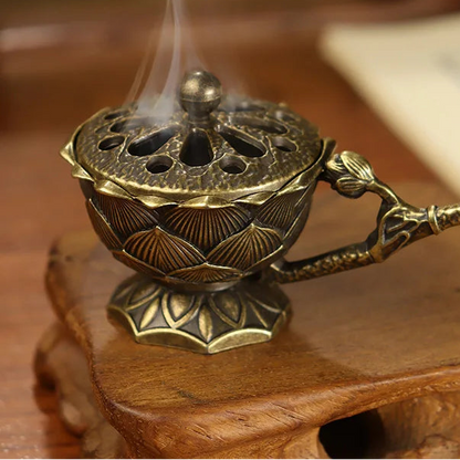 Quemador de incienso retro: de metal, de mano, con asa.